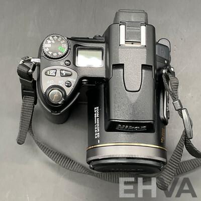 NIKON COOLPIX 8800 VR Digital Camera