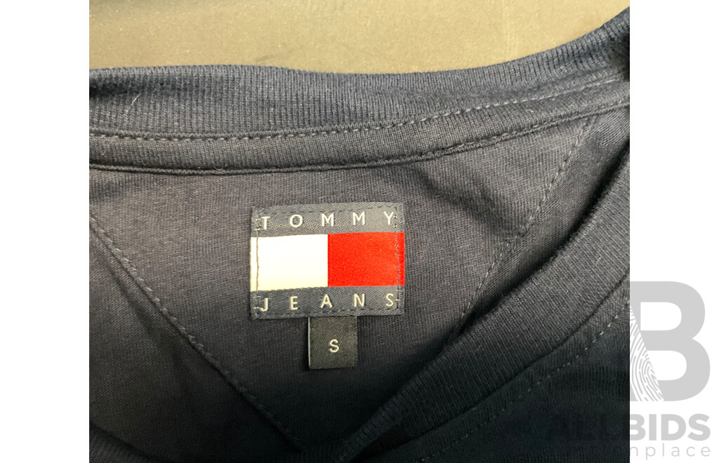 Tommy Jeans T-shirt ,Shorts & the North Face T-Shirt  - Lot of 3