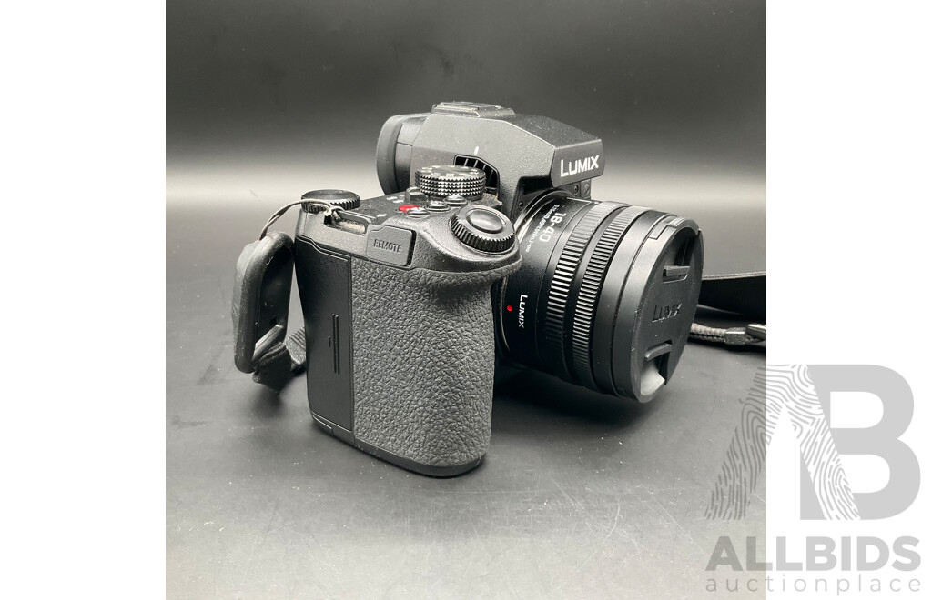 PANASONIC LUMIX S5II Mirrorless Camera with 18-40 Zoom Lens