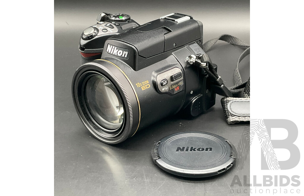 NIKON COOLPIX 8800 VR Digital Camera