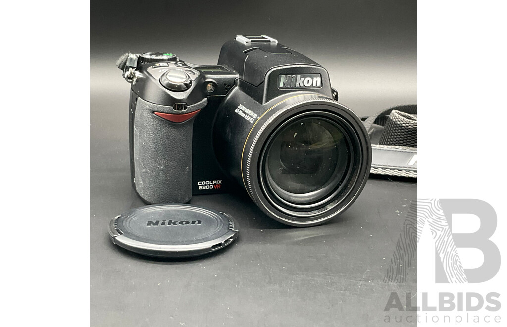 NIKON COOLPIX 8800 VR Digital Camera