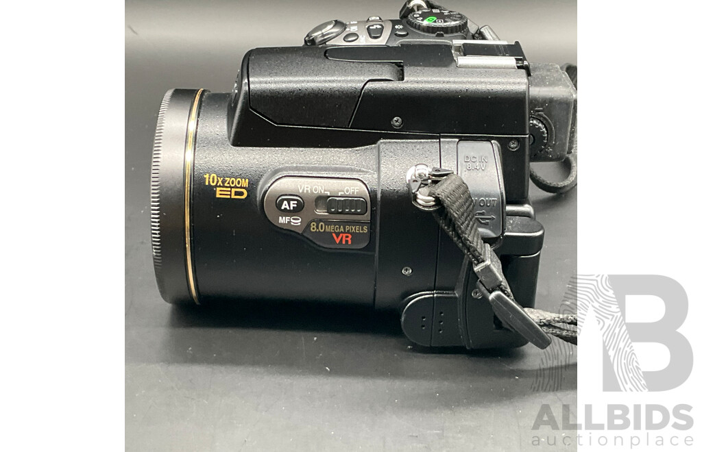 NIKON COOLPIX 8800 VR Digital Camera