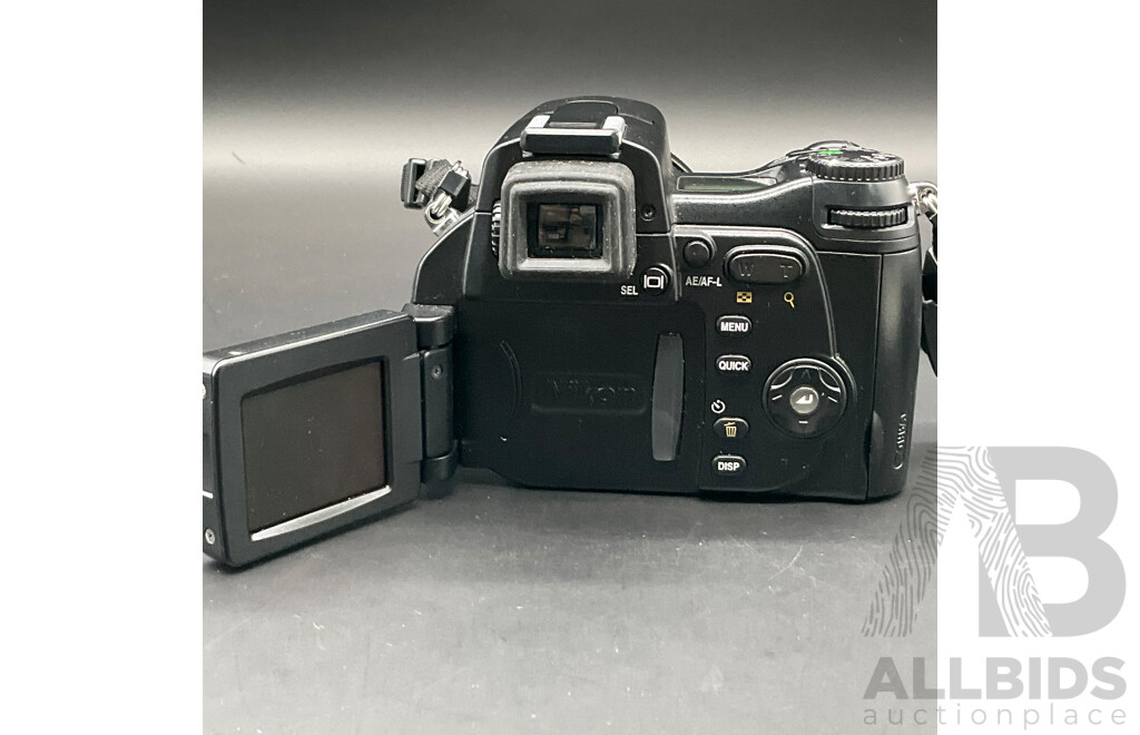 NIKON COOLPIX 8800 VR Digital Camera