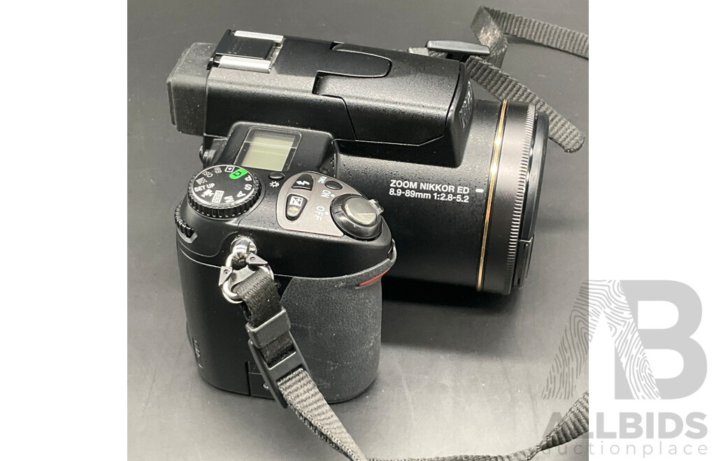 NIKON COOLPIX 8800 VR Digital Camera