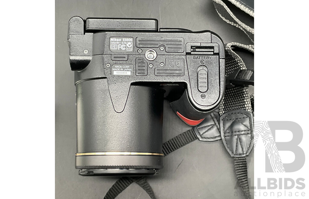 NIKON COOLPIX 8800 VR Digital Camera