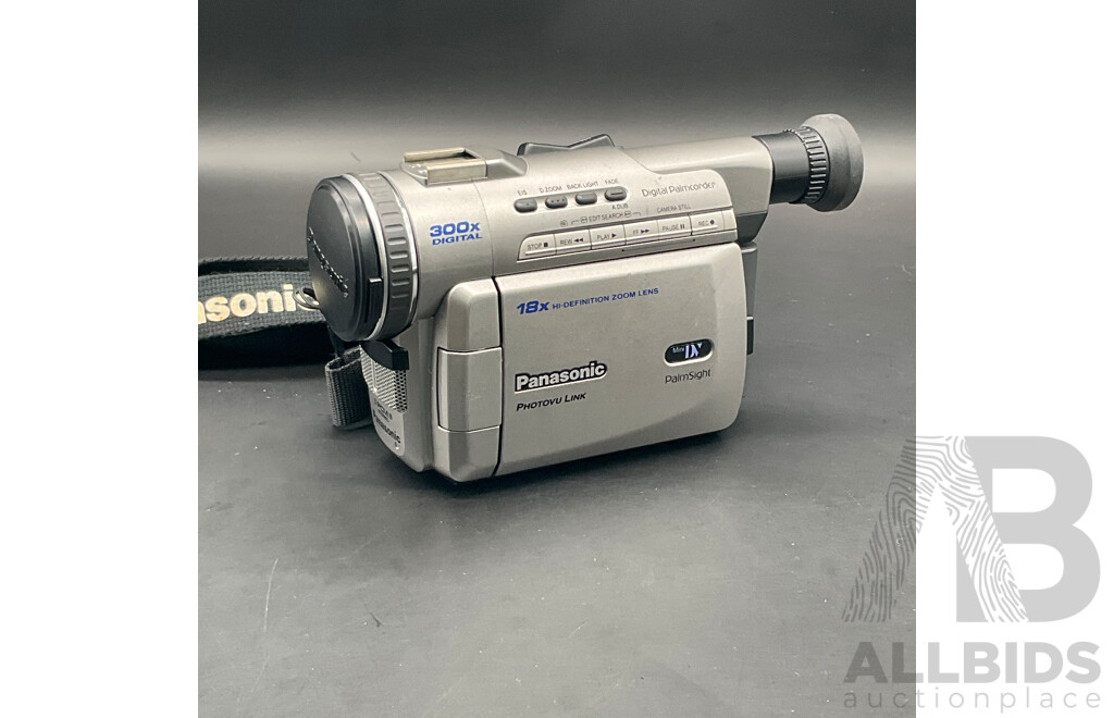 PANASONIC PalmSight PV-DV100D Digital Camcorder