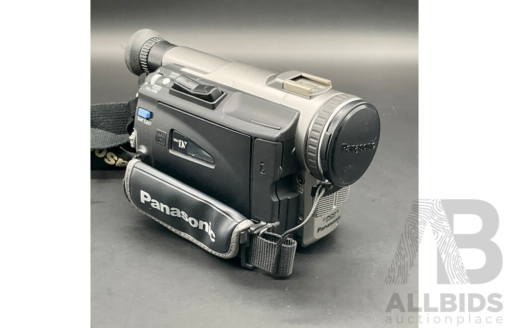 PANASONIC PalmSight PV-DV100D Digital Camcorder