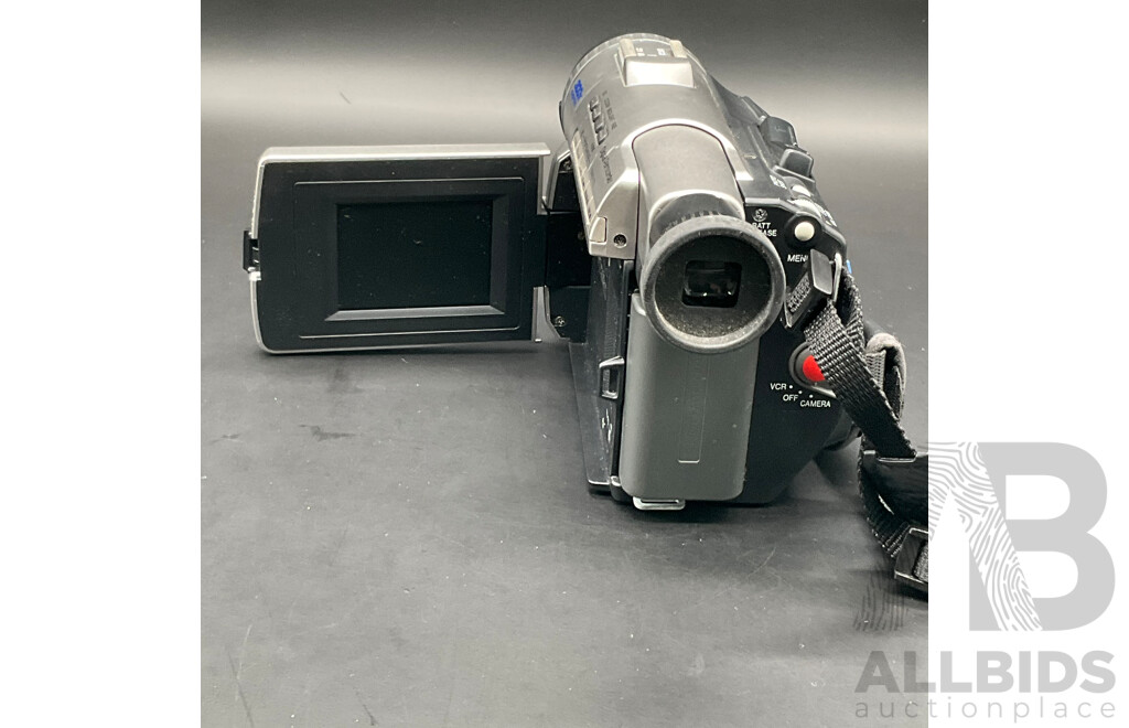 PANASONIC PalmSight PV-DV100D Digital Camcorder