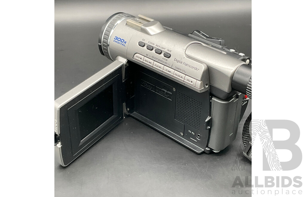PANASONIC PalmSight PV-DV100D Digital Camcorder