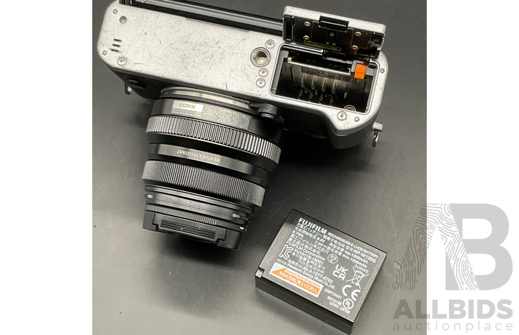 FUJIFILM X-T20 Mirrorless Camera with FUJINON 35mm Lens