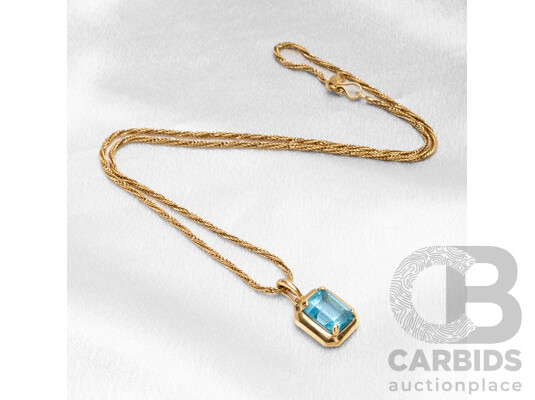 14ct Yellow Gold Necklace & 9ct Pendant with Swiss Blue Topaz. Length - 41.5cms
