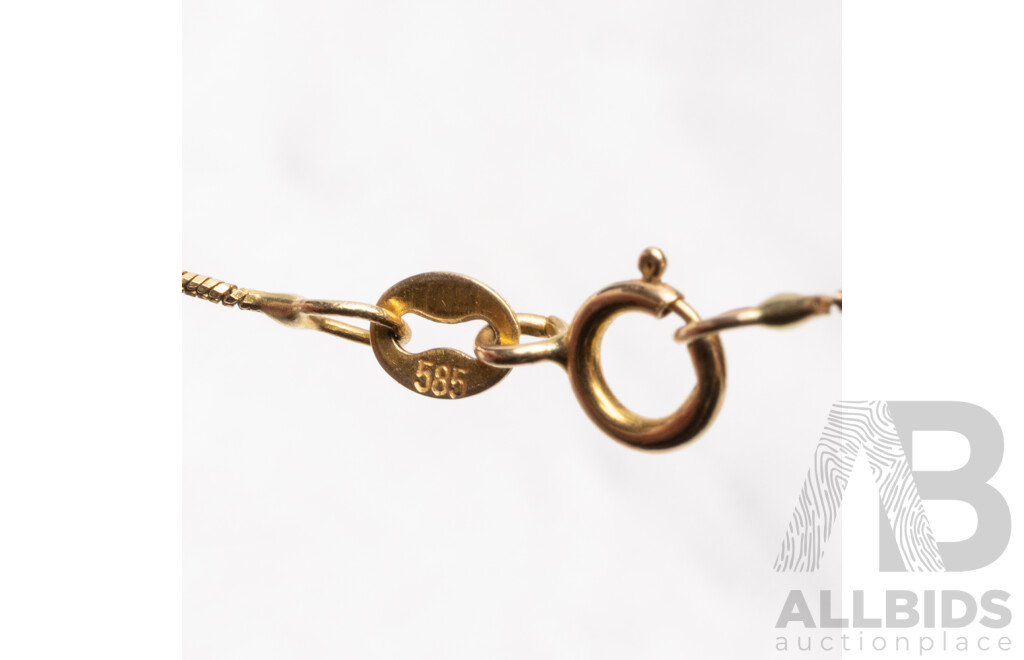 14ct Yellow Gold Necklace with Nephrite Pendant. Length - 43cms