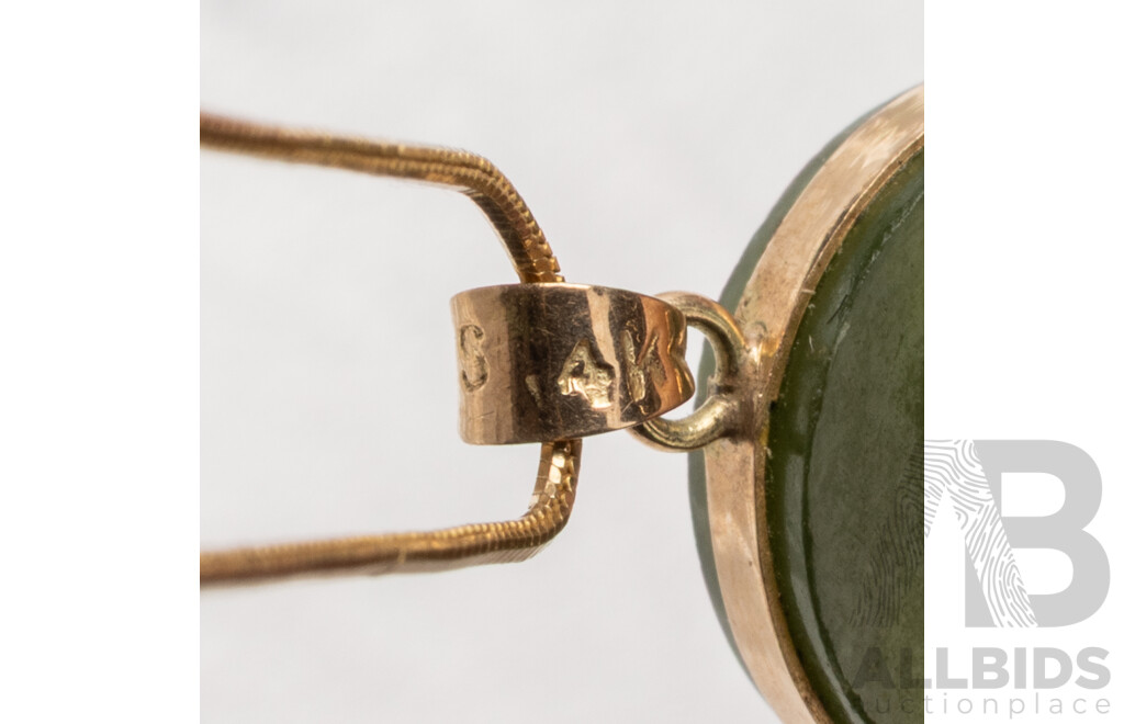14ct Yellow Gold Necklace with Nephrite Pendant. Length - 43cms