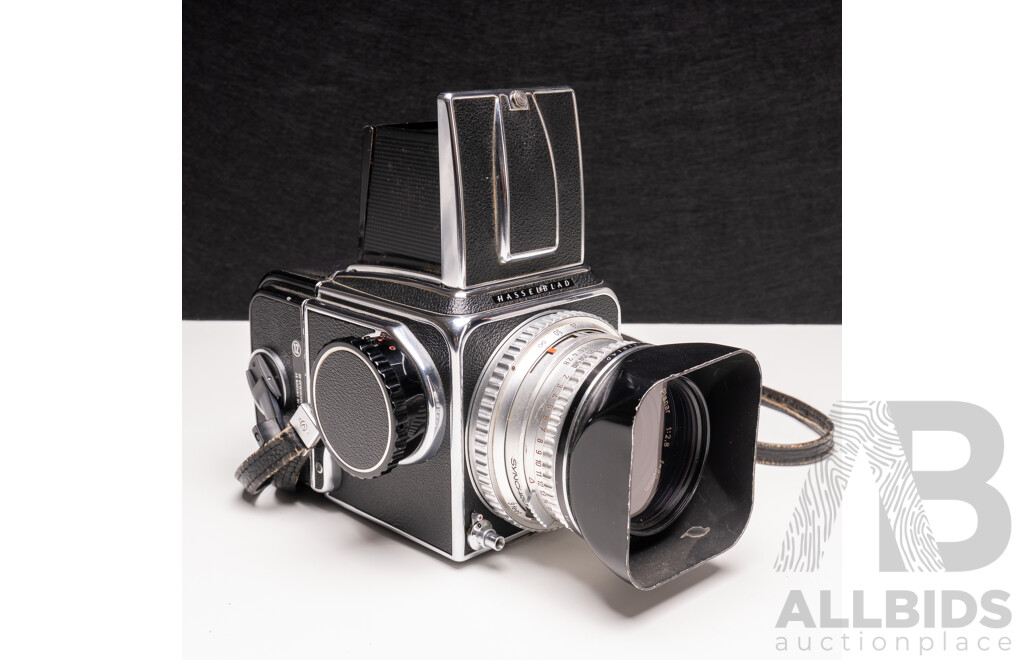 Hasselblad 500C Medium Format Camera with Carl Zeiss Planar 80mm F2.8 Lens