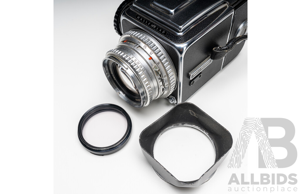 Hasselblad 500C Medium Format Camera with Carl Zeiss Planar 80mm F2.8 Lens