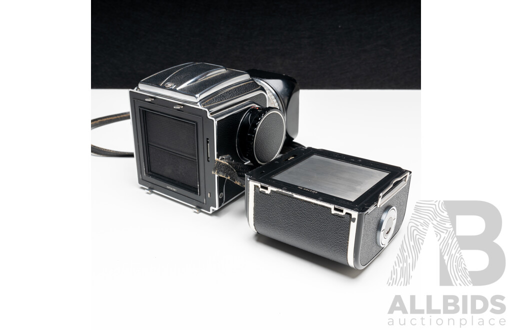 Hasselblad 500C Medium Format Camera with Carl Zeiss Planar 80mm F2.8 Lens