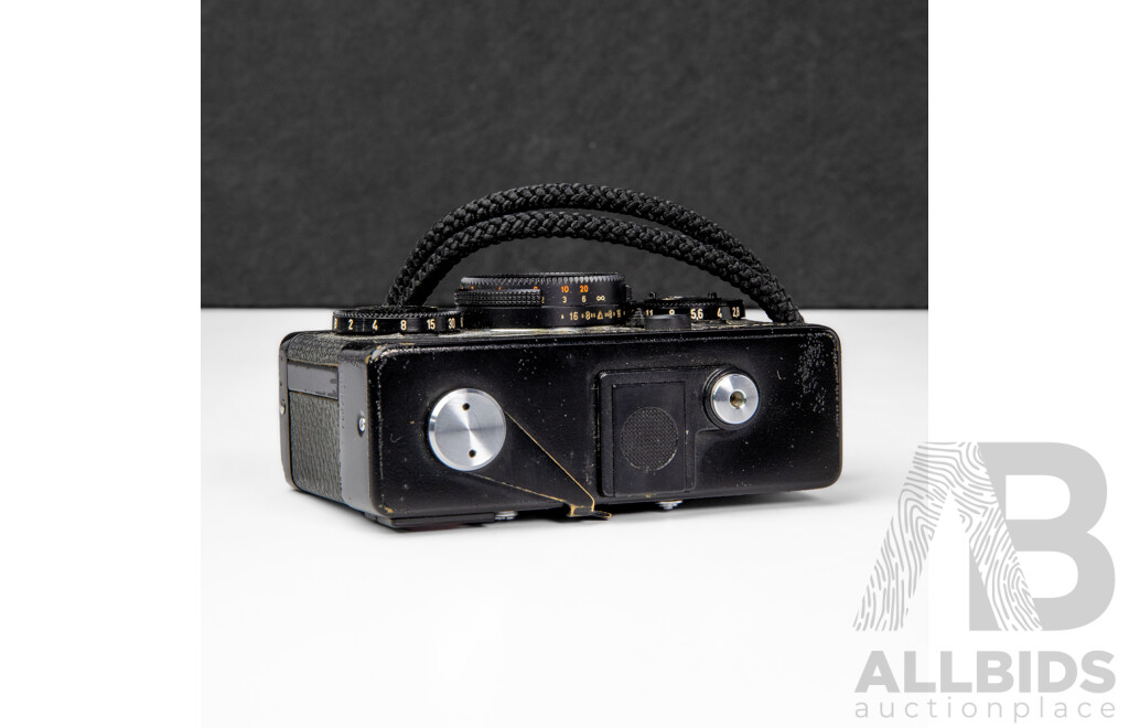 Rollei 35 SE Compact 35mm Film Camera with Sonnar 40mm F/2.8 Lens