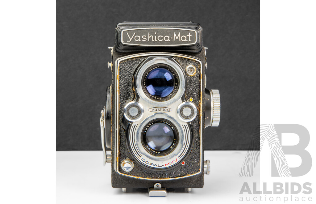Yashica-Mat TLR Camera with Lumaxar 80mm F/3.5 Lens