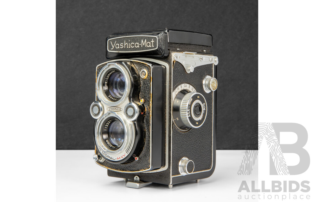 Yashica-Mat TLR Camera with Lumaxar 80mm F/3.5 Lens