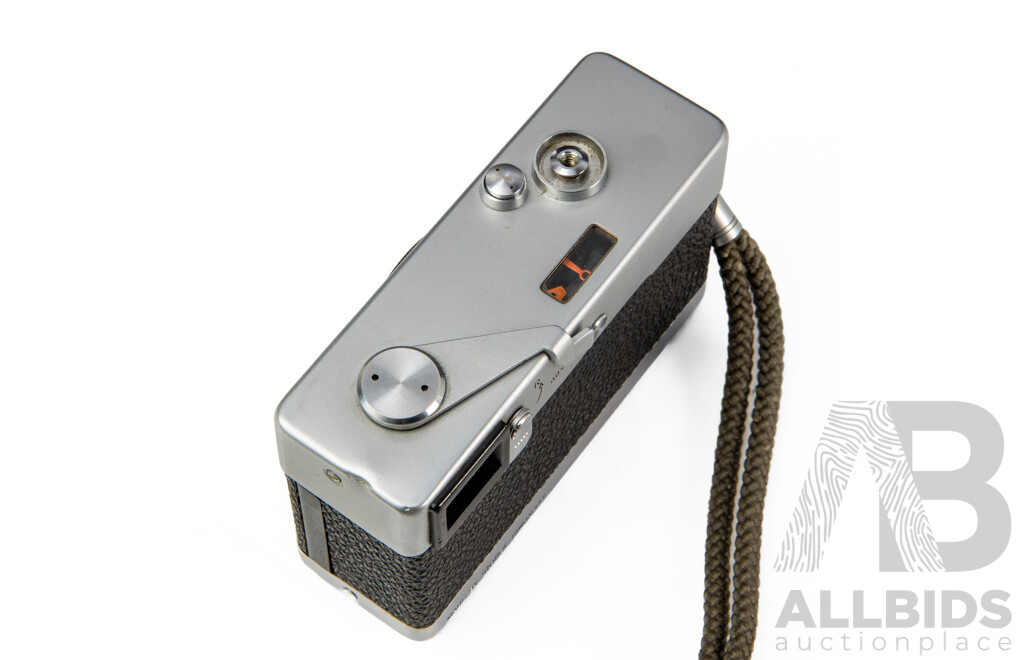 Rollei 35 Silver Compact 35mm Film Camera with First Edition Guide