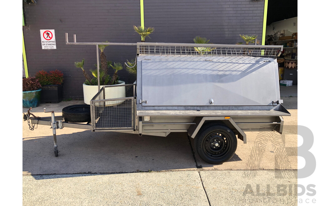 Resort Trailers 7' X 5' Enclosed Single Axle Box Trailer - Manufactured 10/2011