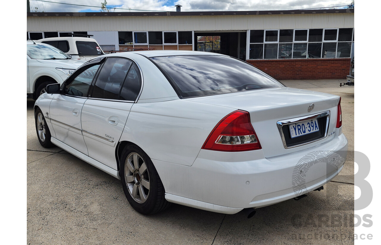 9/2002 Holden Calais VXII 4d Sedan White 3.8L