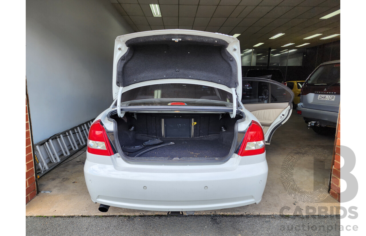 9/2002 Holden Calais VXII 4d Sedan White 3.8L