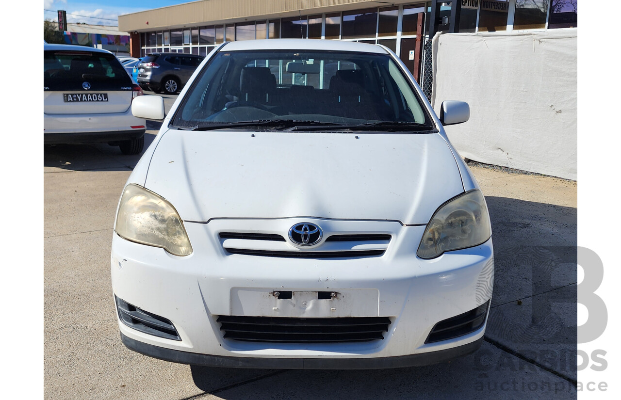 10/2004 Toyota Corolla Ascent SECA ZZE122R 5d Hatchback White 1.8L