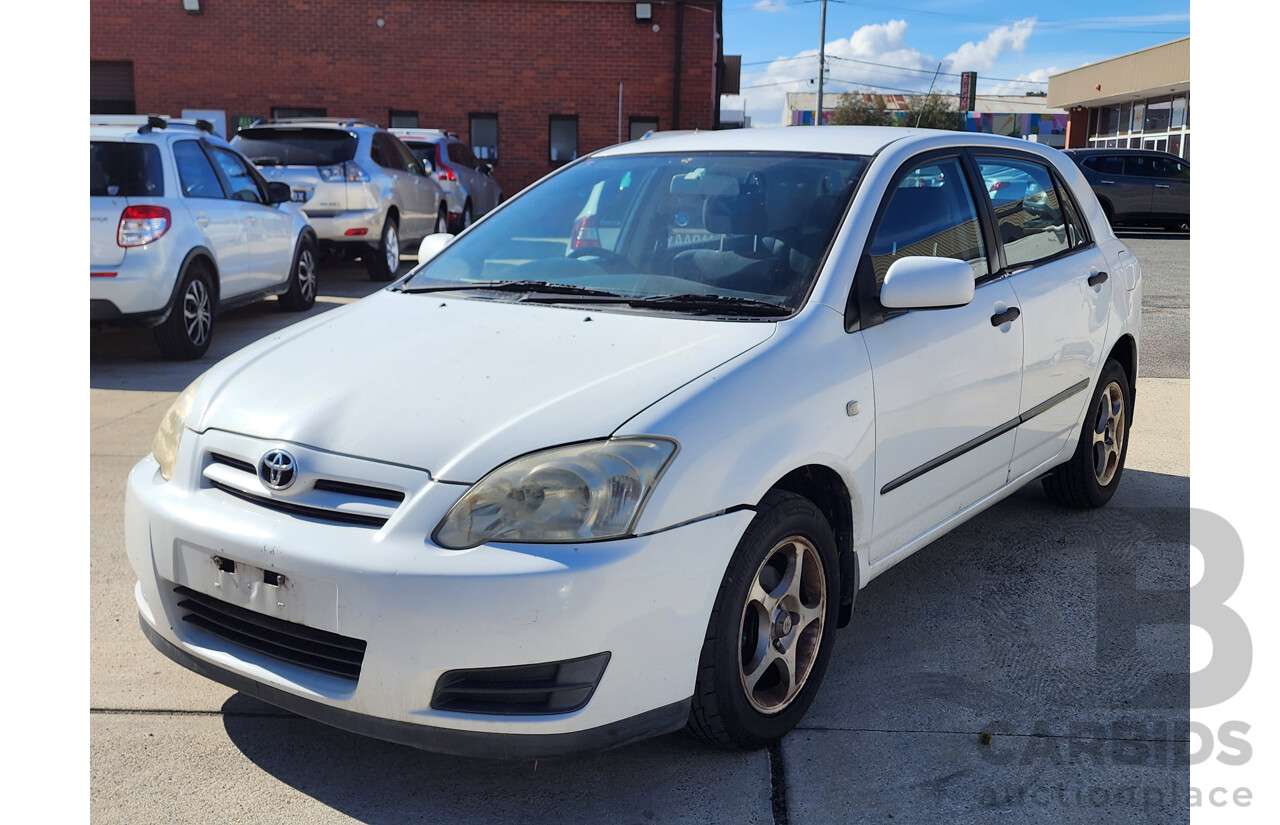 10/2004 Toyota Corolla Ascent SECA ZZE122R 5d Hatchback White 1.8L