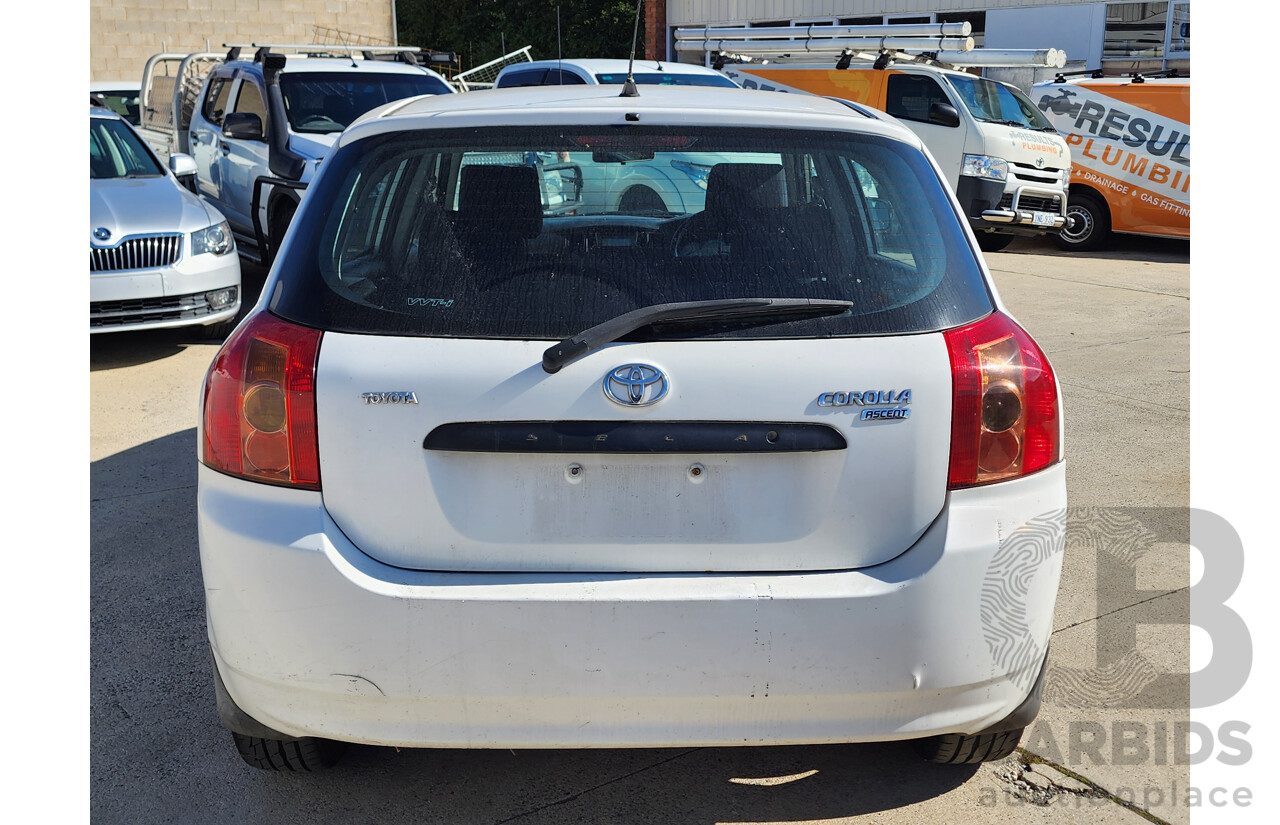10/2004 Toyota Corolla Ascent SECA ZZE122R 5d Hatchback White 1.8L