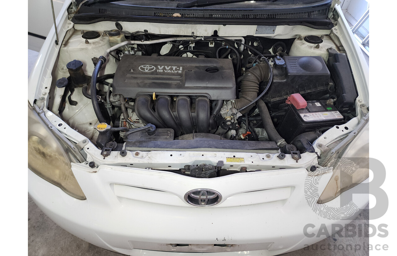 10/2004 Toyota Corolla Ascent SECA ZZE122R 5d Hatchback White 1.8L