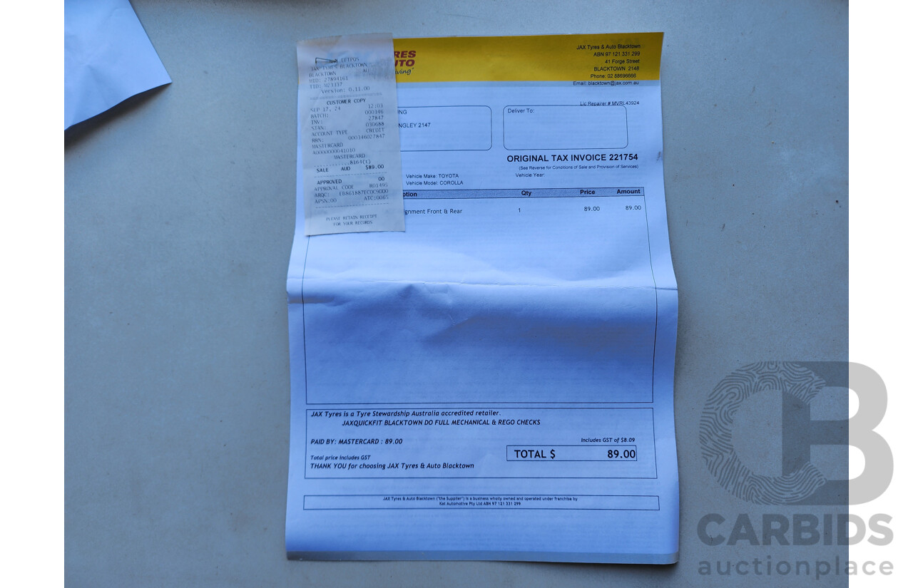 10/2004 Toyota Corolla Ascent SECA ZZE122R 5d Hatchback White 1.8L