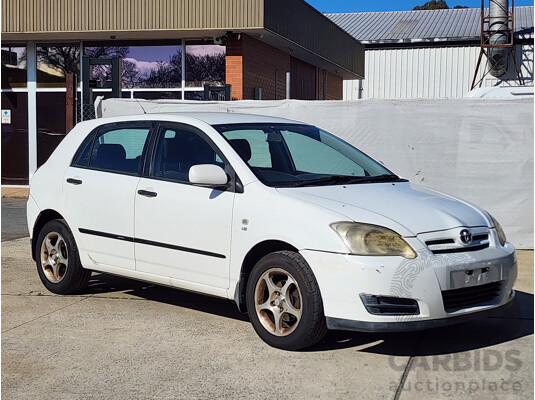 10/2004 Toyota Corolla Ascent SECA ZZE122R 5d Hatchback White 1.8L