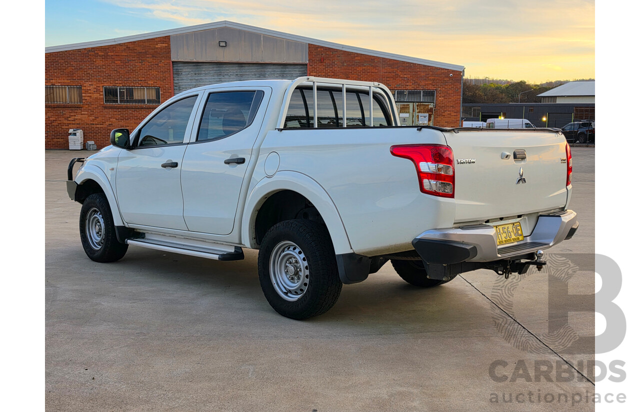 08/2017 Mitsubishi Triton GLX (4x4) MQ MY17 Dual Cab Utility White Turbo Diesel 2.4L