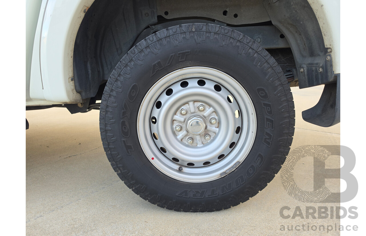 08/2017 Mitsubishi Triton GLX (4x4) MQ MY17 Dual Cab Utility White Turbo Diesel 2.4L