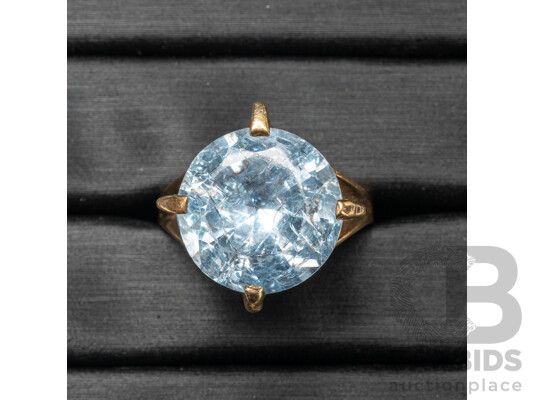 1660542 · 9ct Yellow Gold & Topaz Ring - Size P.5