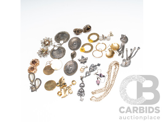 1660541 · Collection of Vintage Gold & Silver Tone Earrings - Lot of 17