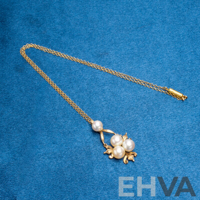 18ct Yellow Gold Chain & 9ct Pendant with Pearls. Length - 38.5cms
