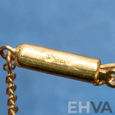 18ct Yellow Gold Chain & 9ct Pendant with Pearls. Length - 38.5cms