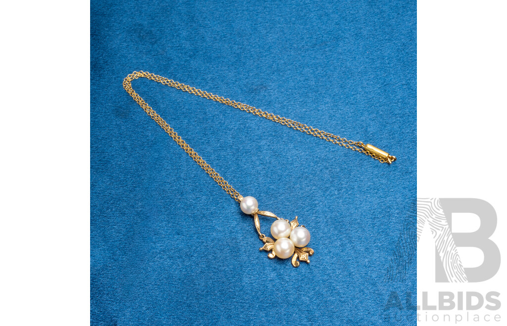 18ct Yellow Gold Chain & 9ct Pendant with Pearls. Length - 38.5cms
