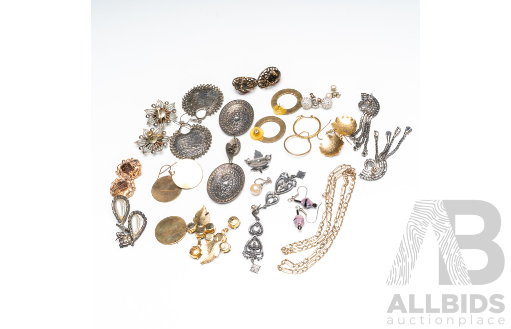 Collection of Vintage Gold & Silver Tone Earrings - Lot of 17