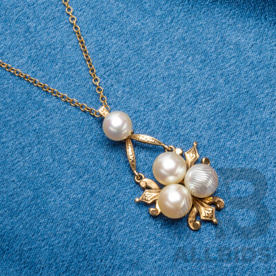 18ct Yellow Gold Chain & 9ct Pendant with Pearls. Length - 38.5cms