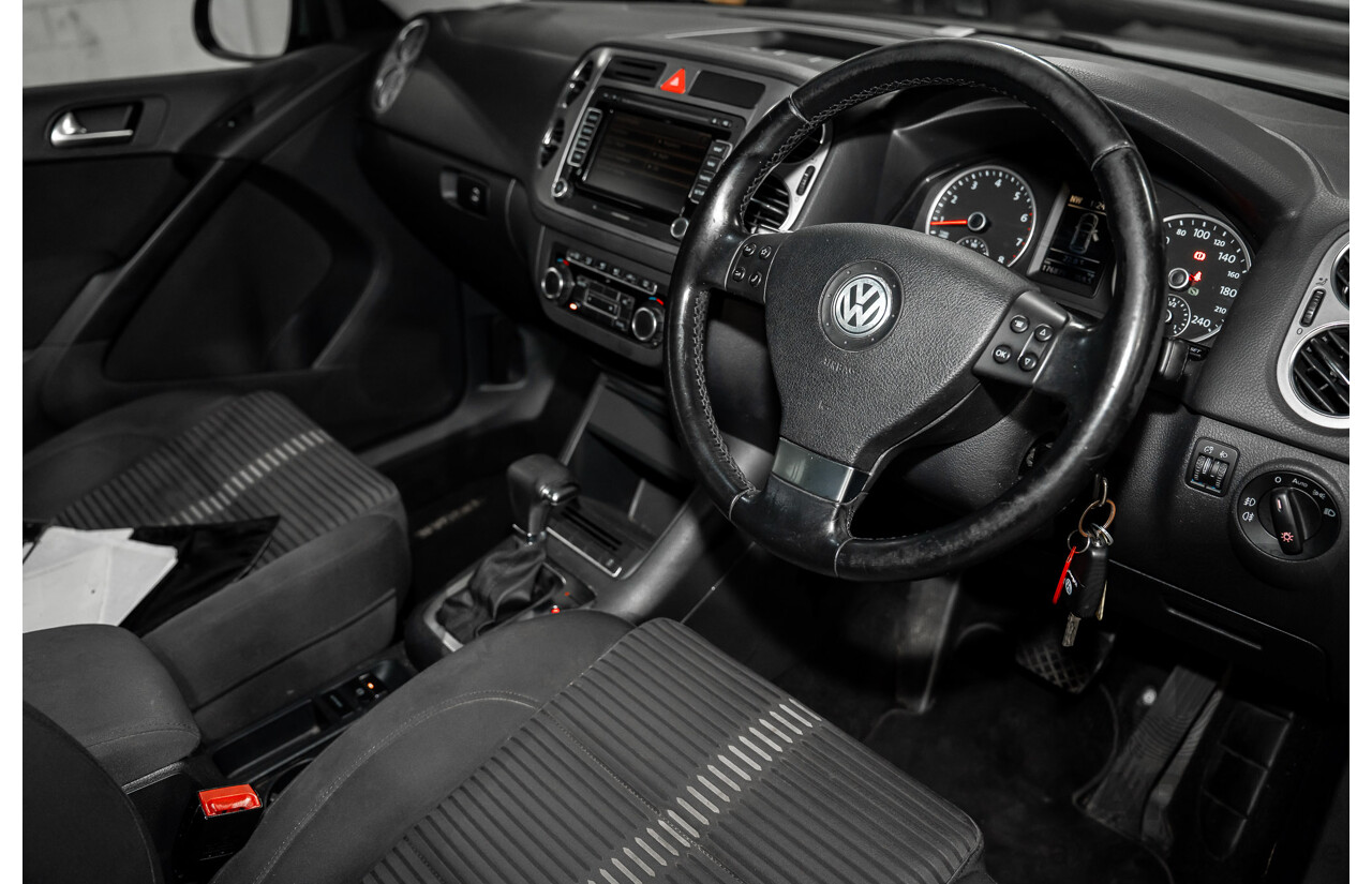 2/2010 Volkswagen Tiguan 147 TSI 5NC MY10 4d Wagon Grey 2.0L