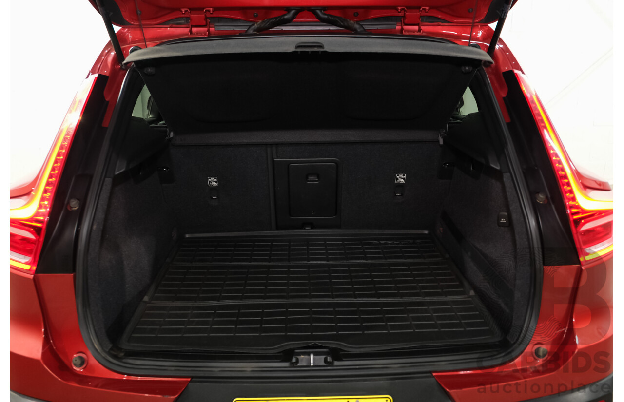 06/2018 Volvo XC40 T4 Momentum (FWD) 536 MY19 4d Wagon Fusion Red Metallic 2.0L