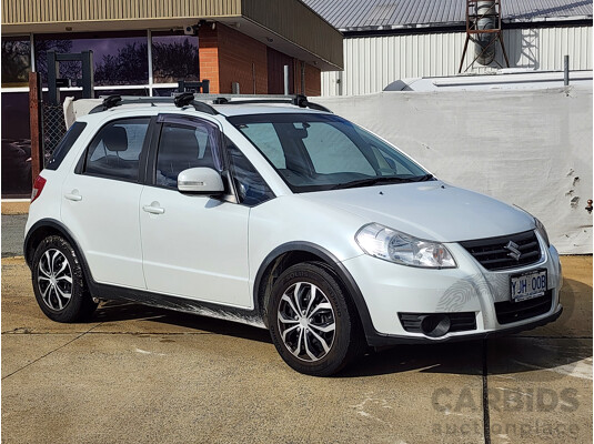 11/2012 Suzuki SX4  GY MY11 5d Hatchback White 2.0L