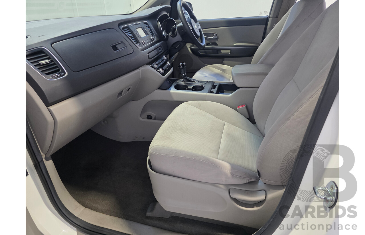 4/2016 Kia Carnival S YP MY16 Update 4d Wagon Clear White V6 3.3L