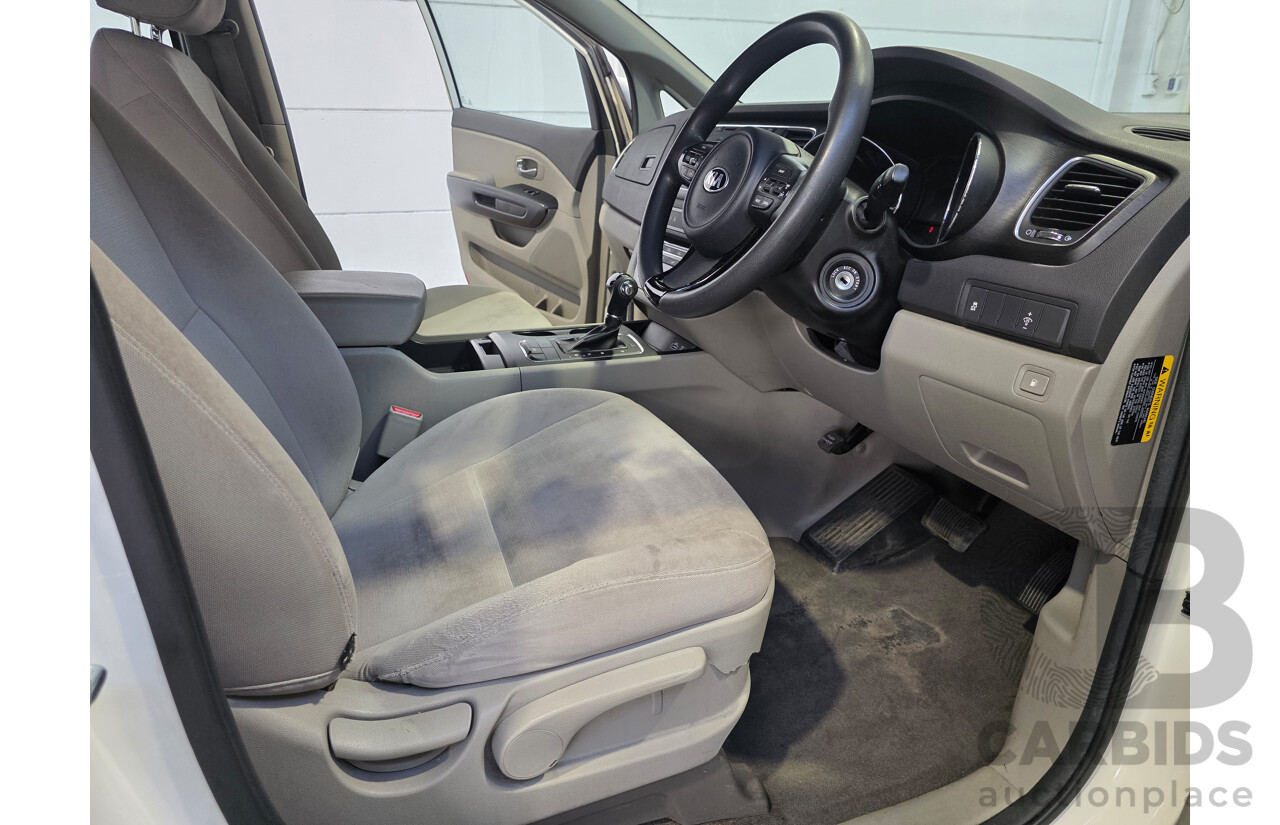 4/2016 Kia Carnival S YP MY16 Update 4d Wagon Clear White V6 3.3L