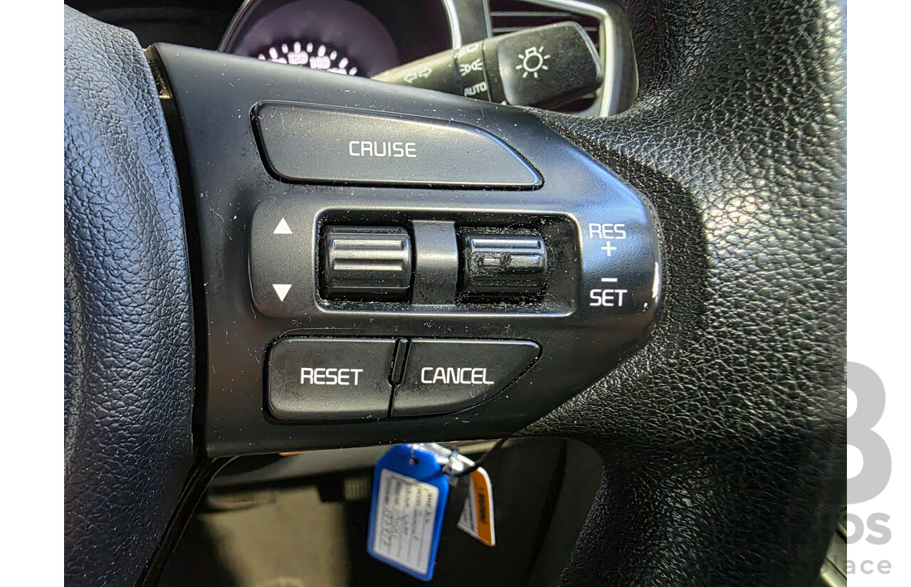 4/2016 Kia Carnival S YP MY16 Update 4d Wagon Clear White V6 3.3L
