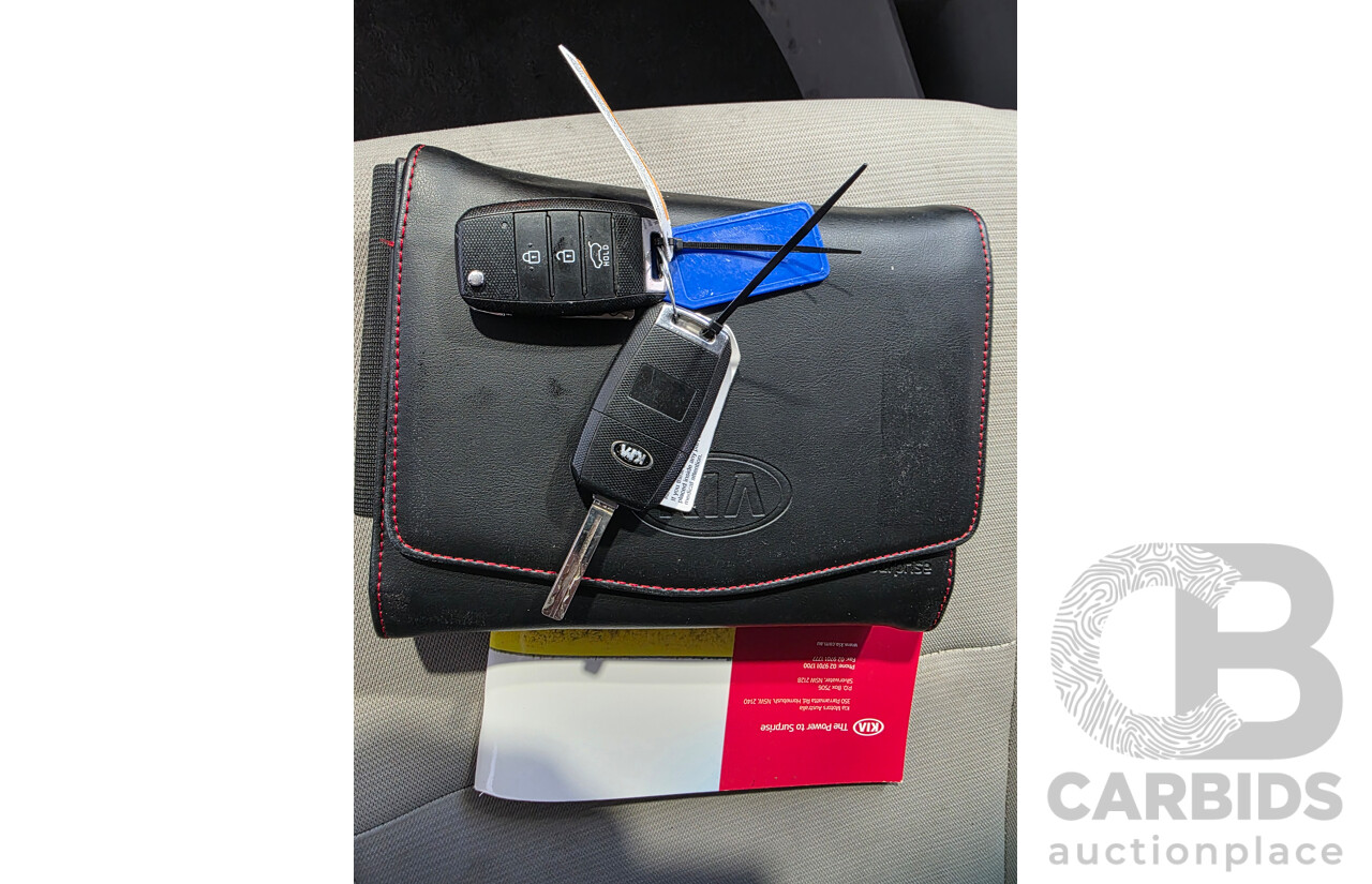 4/2016 Kia Carnival S YP MY16 Update 4d Wagon Clear White V6 3.3L