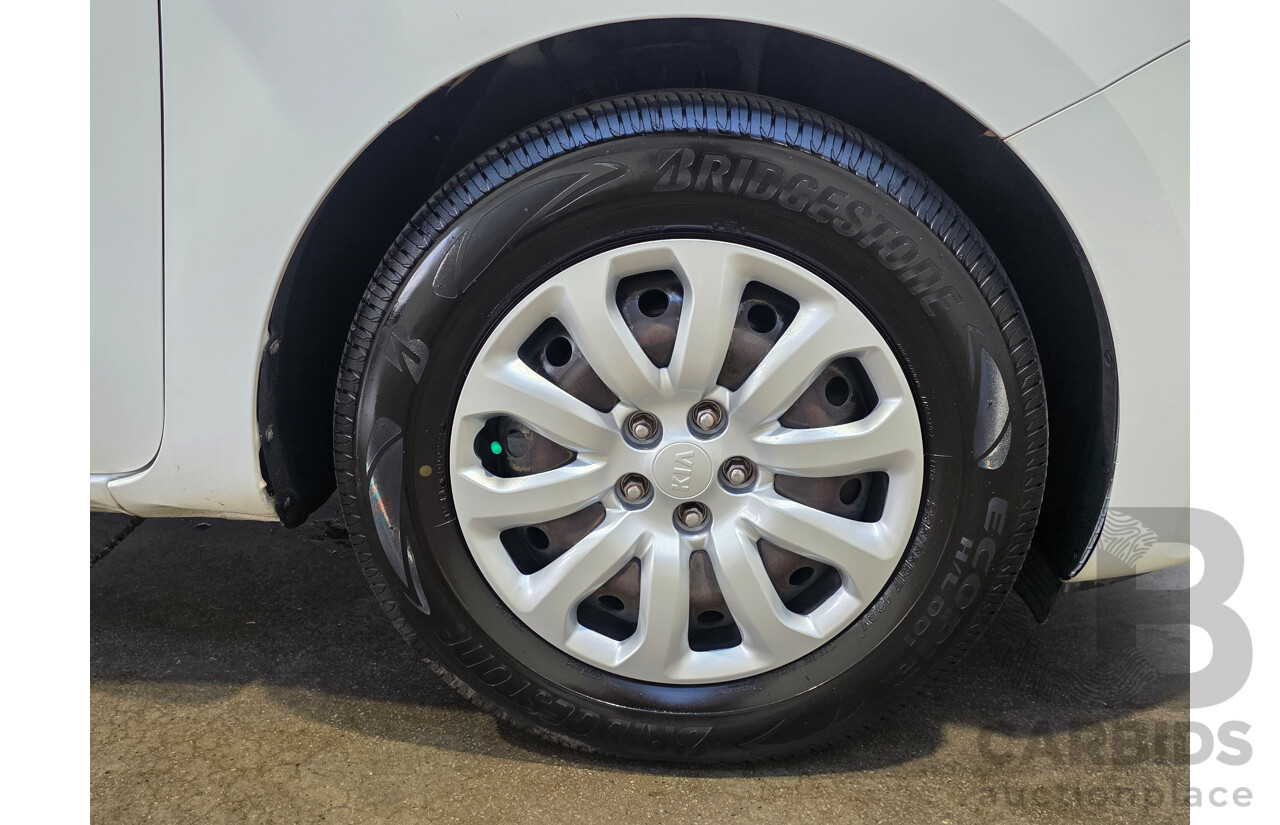 4/2016 Kia Carnival S YP MY16 Update 4d Wagon Clear White V6 3.3L